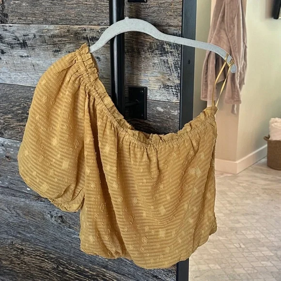 ASTR Jacquard One-Shoulder Bubble Hem Blouse | Mustard | Size S | NWOT - Picture 2 of 7